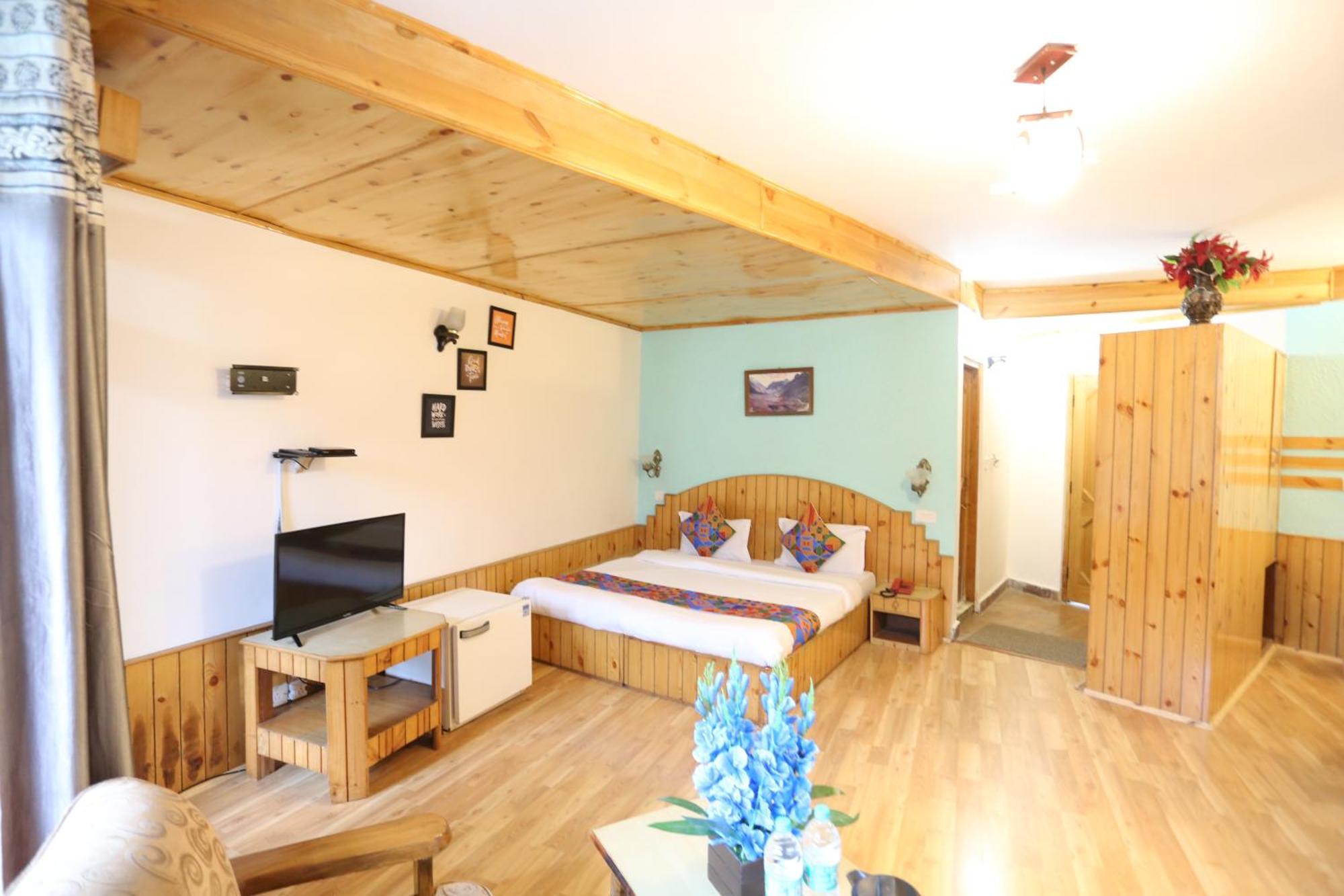 Vashist Hotel Surbhi מראה חיצוני תמונה