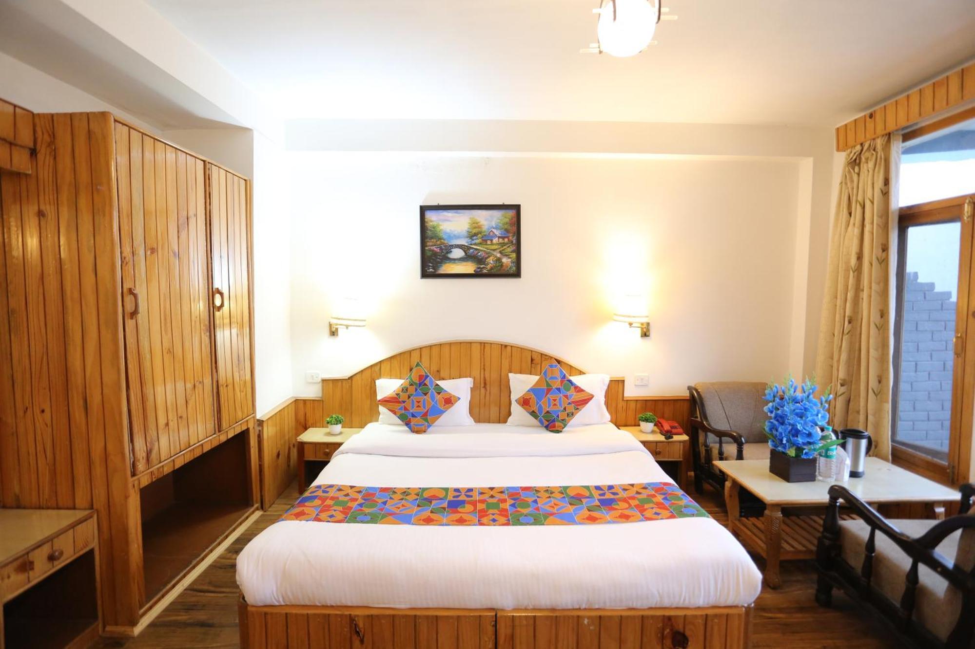 Vashist Hotel Surbhi מראה חיצוני תמונה