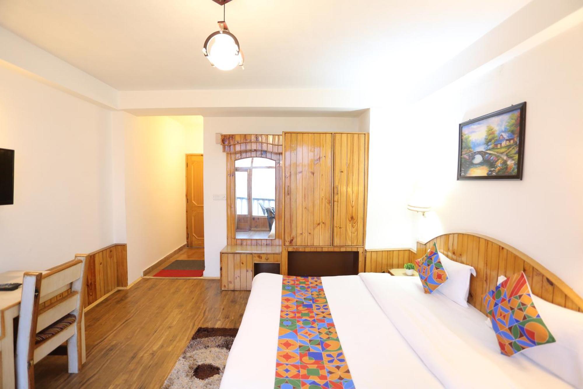 Vashist Hotel Surbhi מראה חיצוני תמונה