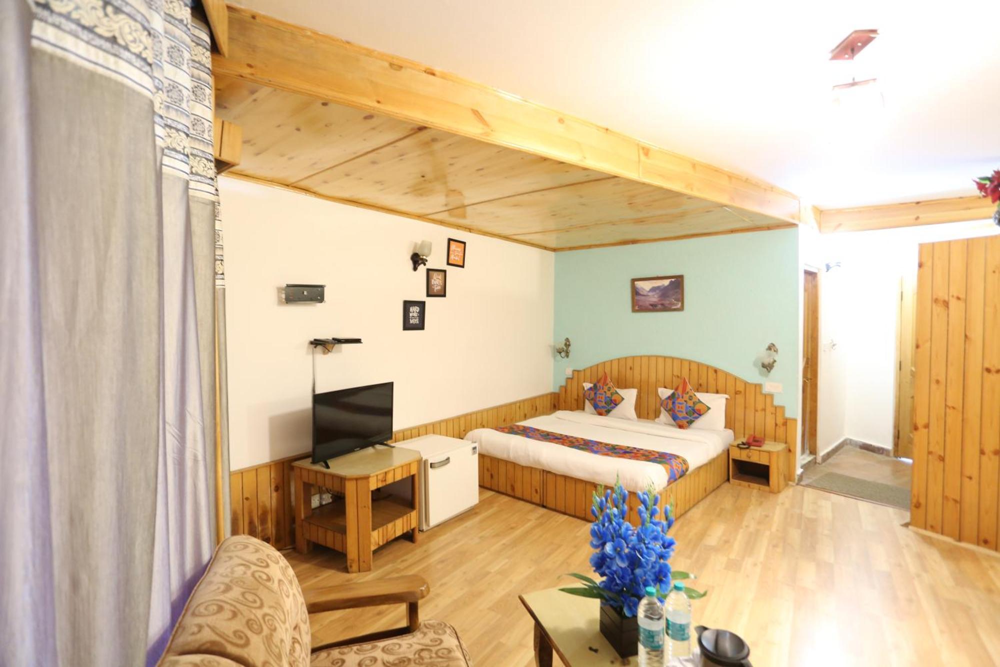 Vashist Hotel Surbhi מראה חיצוני תמונה