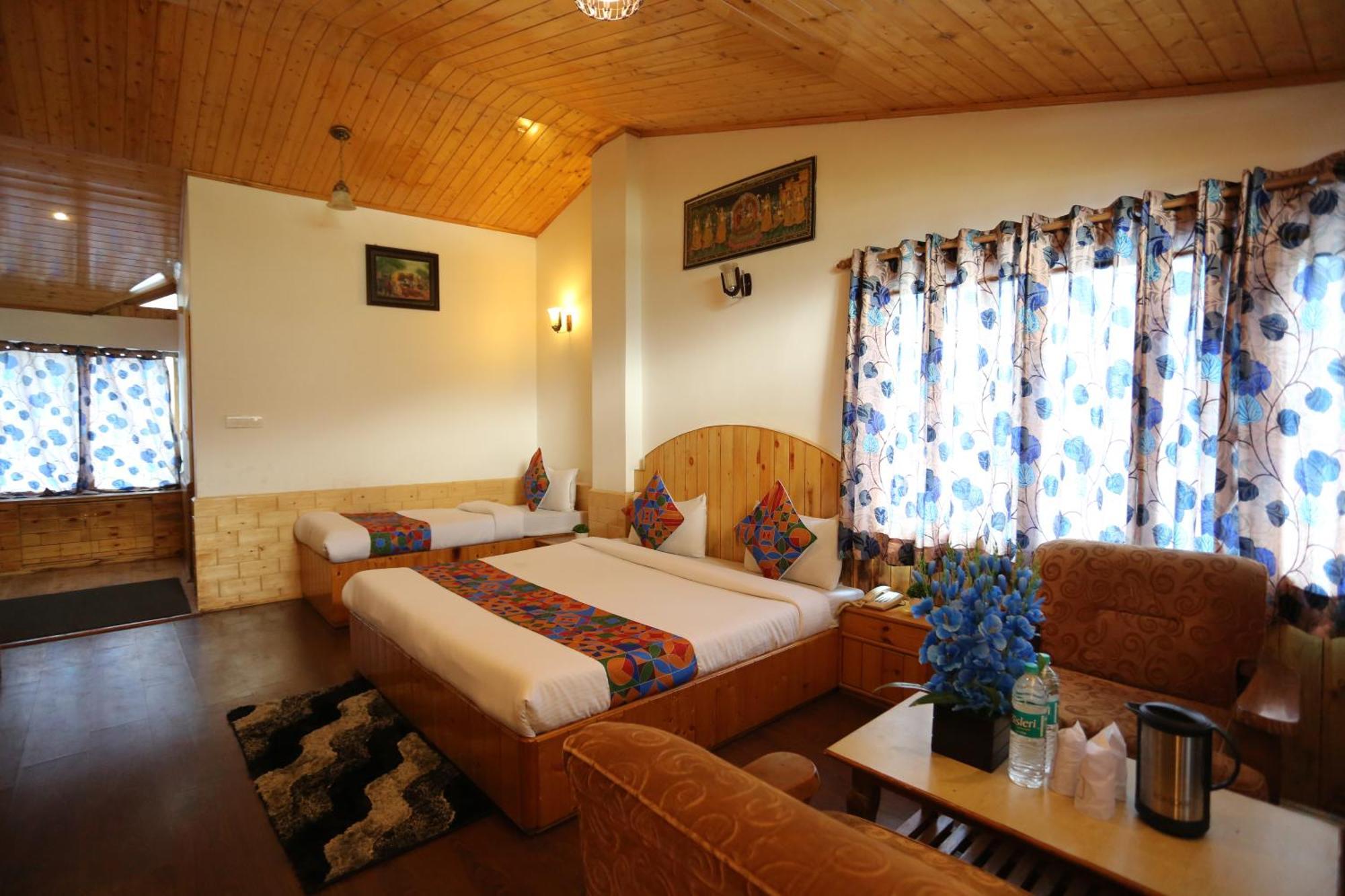 Vashist Hotel Surbhi מראה חיצוני תמונה