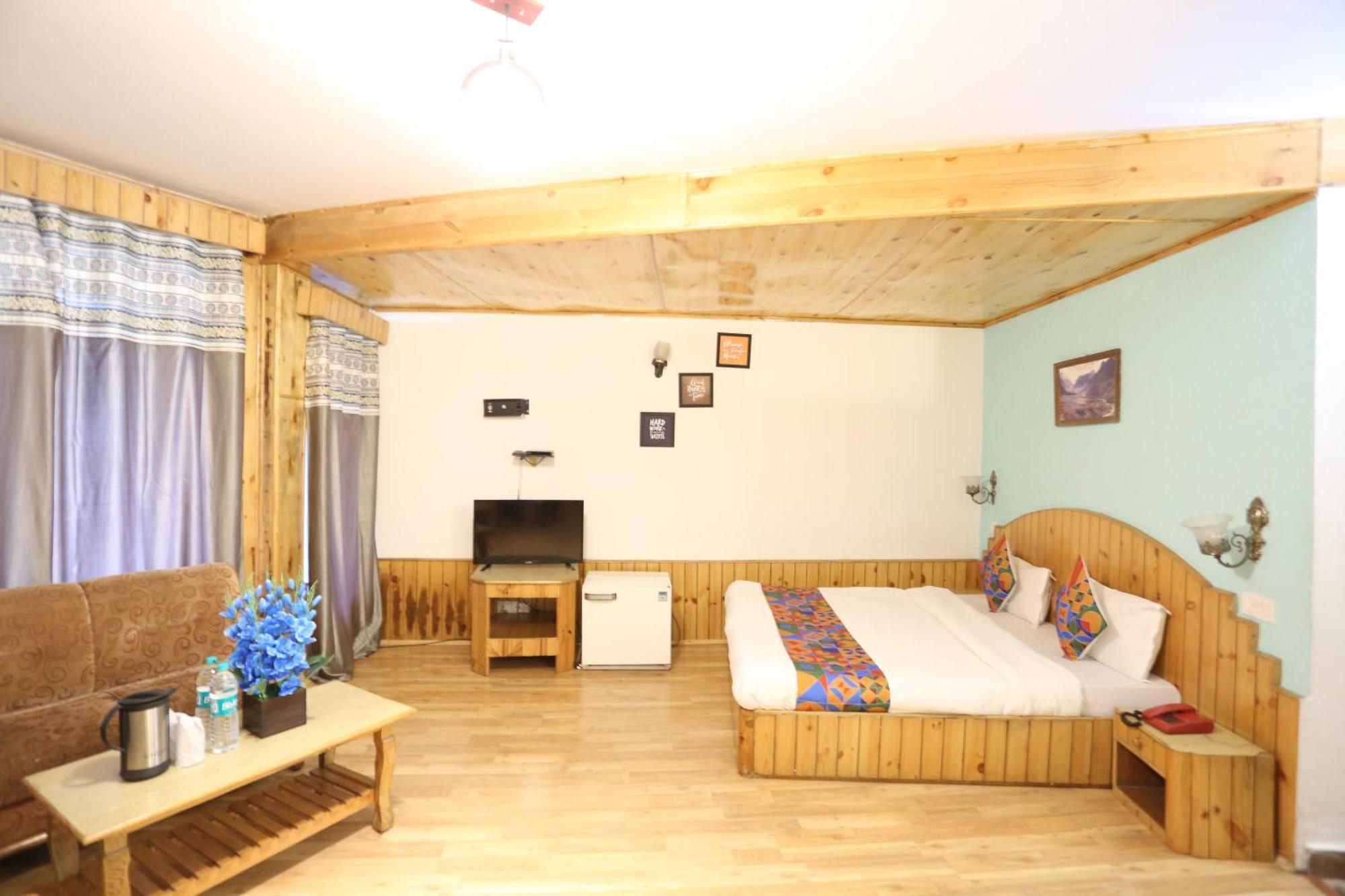 Vashist Hotel Surbhi מראה חיצוני תמונה