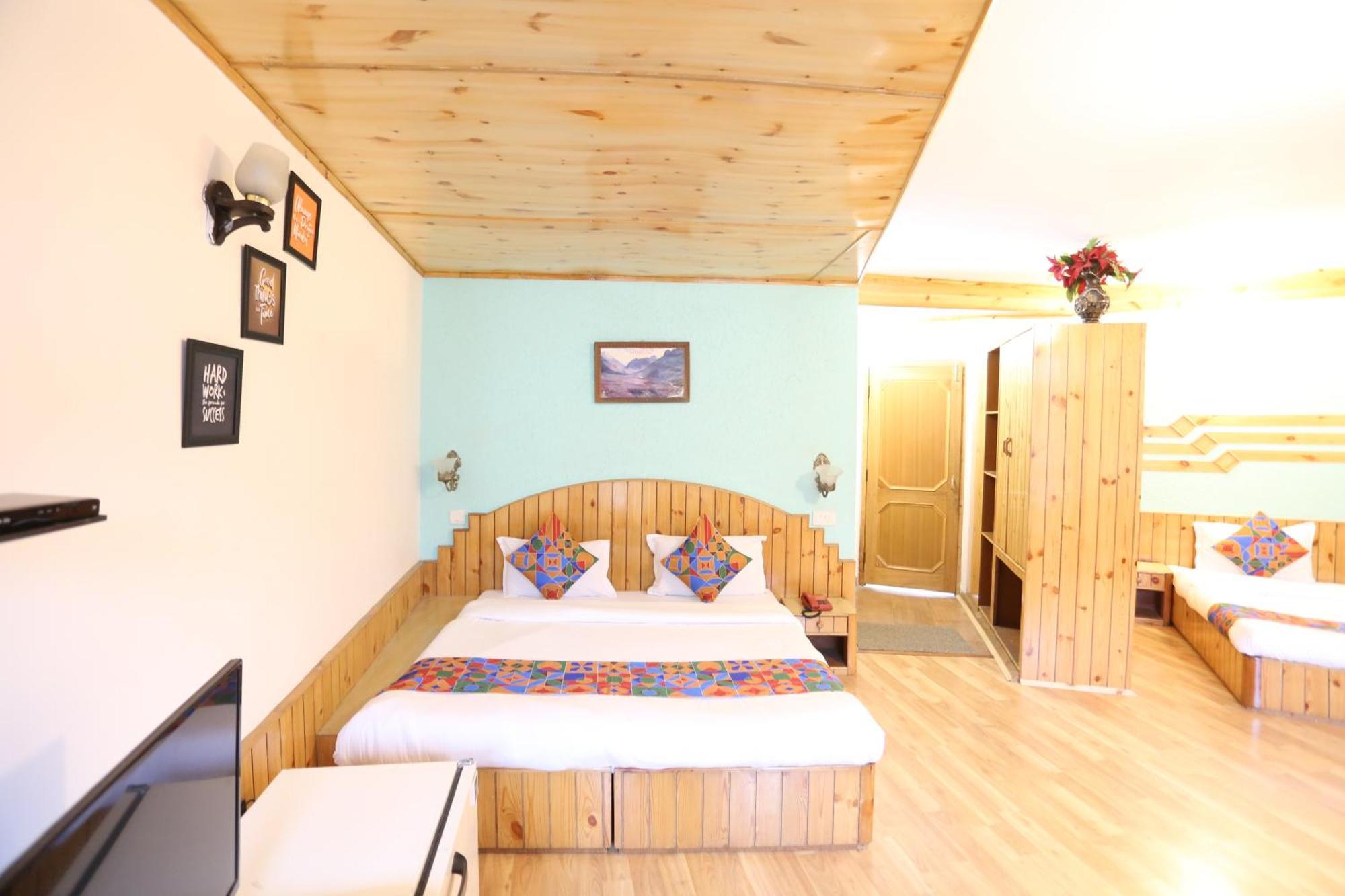 Vashist Hotel Surbhi מראה חיצוני תמונה