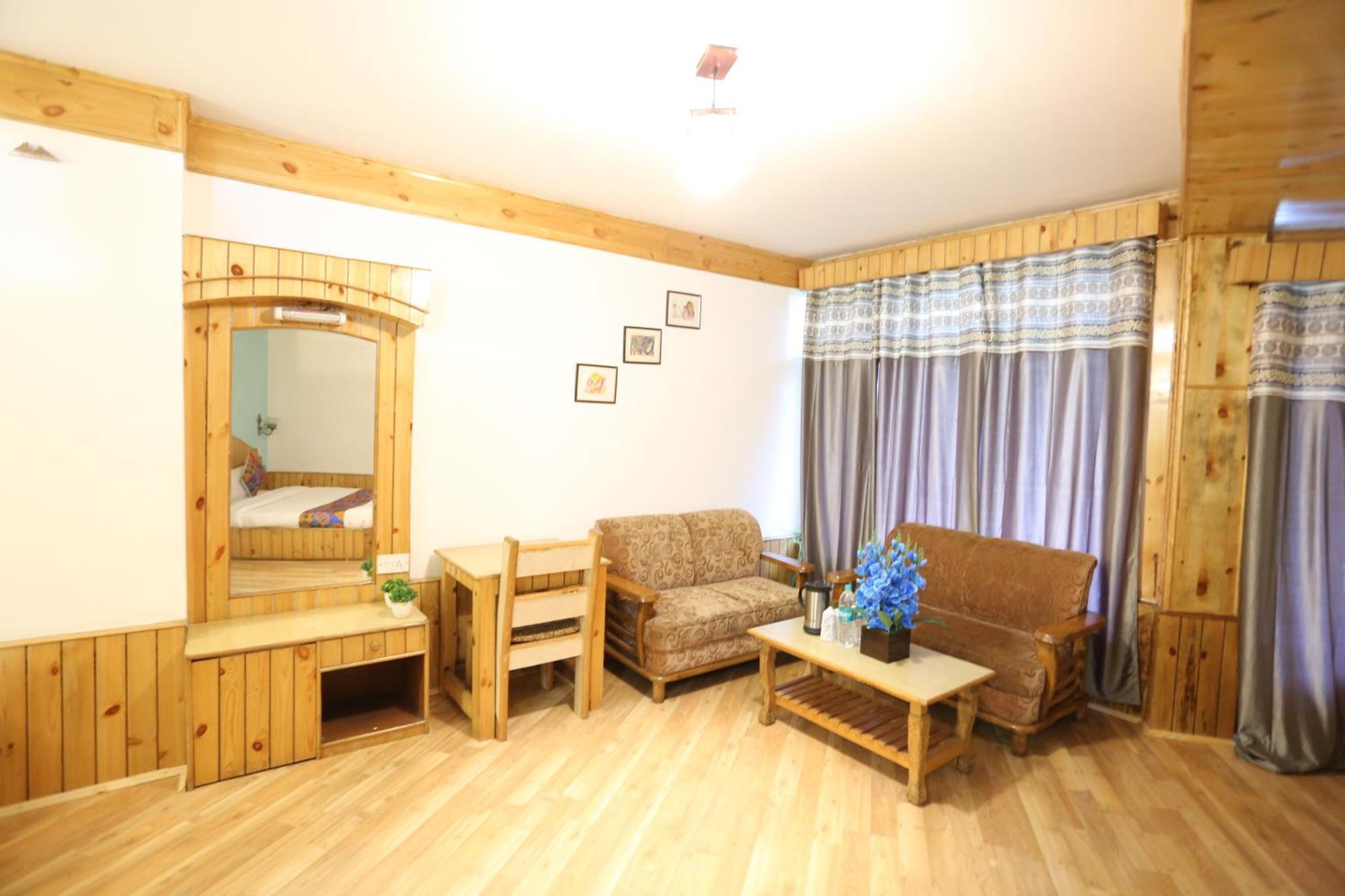 Vashist Hotel Surbhi מראה חיצוני תמונה