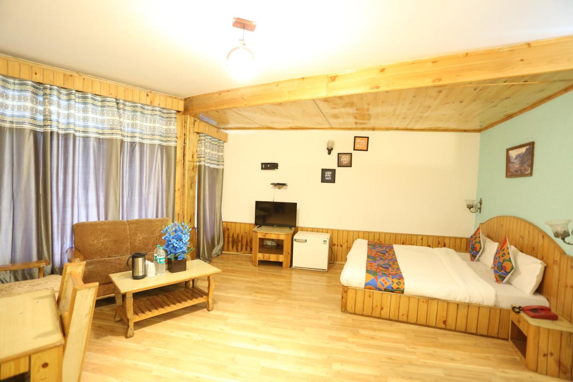 Vashist Hotel Surbhi מראה חיצוני תמונה