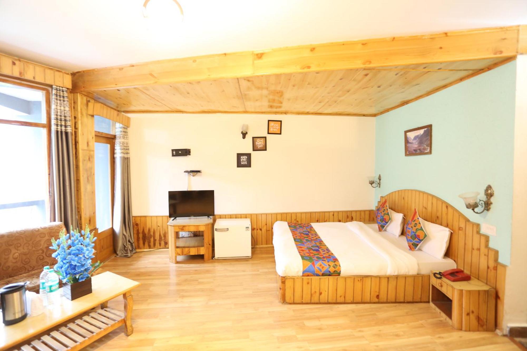 Vashist Hotel Surbhi מראה חיצוני תמונה