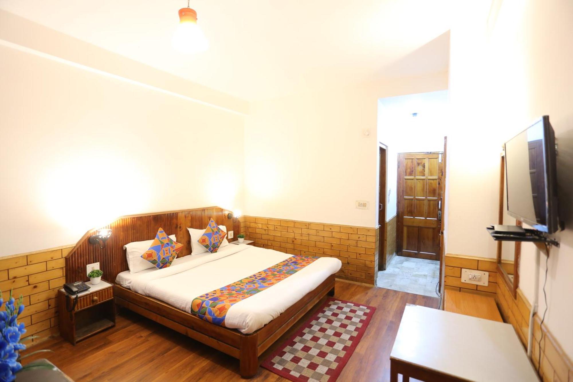 Vashist Hotel Surbhi מראה חיצוני תמונה