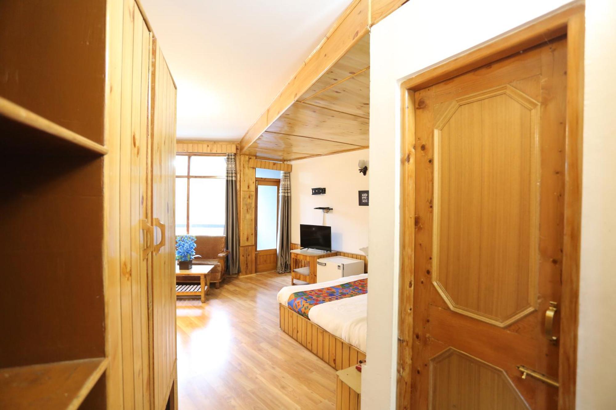 Vashist Hotel Surbhi מראה חיצוני תמונה